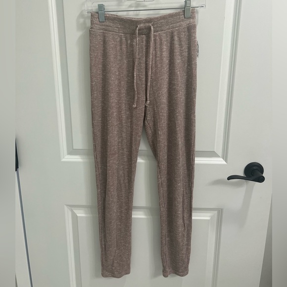 Two Piece Gymshark Ripped Hoodie Cropped Set - Picture 2 of 7